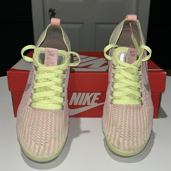 Nike Air VaporMax FlyKnit 3 “Barely Volt” Women’s Size 7.5 - Picture 3 of 11